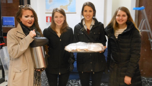 La Ronda del Caffelatte Volunteers Deliver Breakfast to the Homeless