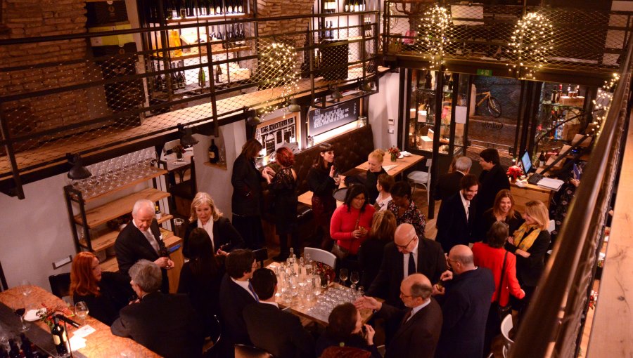 JCU Alumni and Friends Host Rome Holiday Event