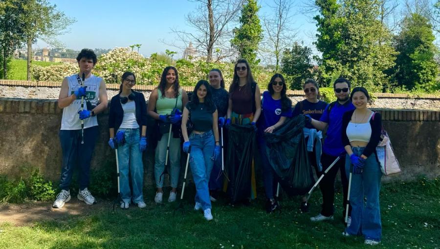 JCU Students Participate in Villa Pamphili Environmental Cleanup
